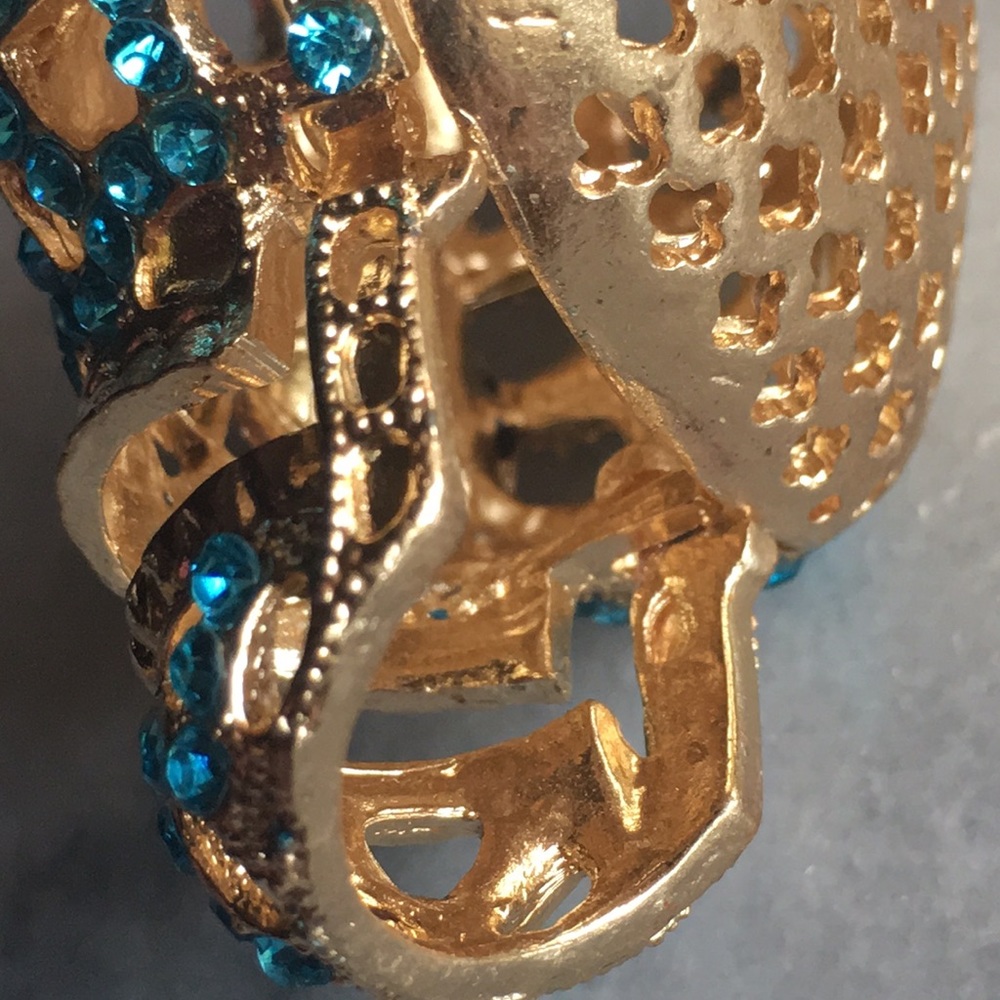 Blue Rhinestone Skull Necklace - Picture 9 of 15